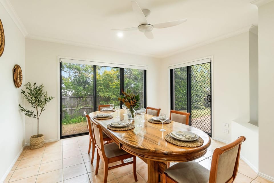 Day, Dining area