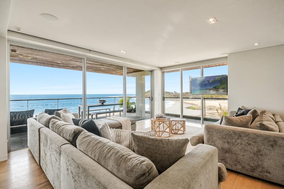View (from property/room), Balcony/Terrace, Living room, Sea view