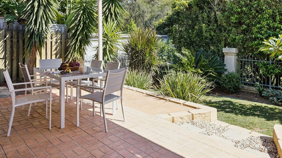 Patio, Garden, Dining area