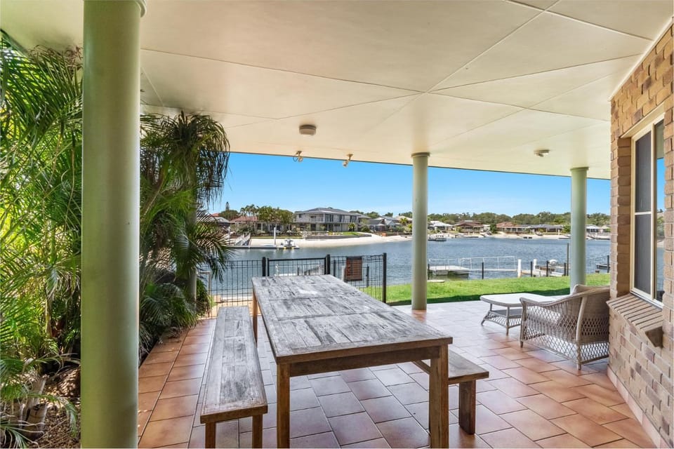 Patio, Day, Seating area, River view