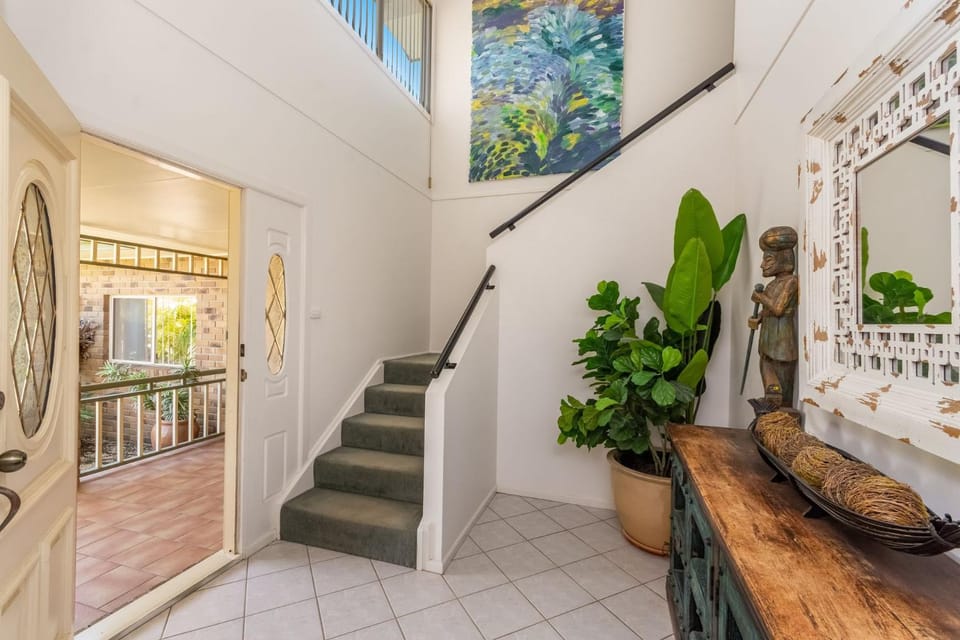 Ponderosa - Pet-Friendly Waterfront Luxury with a Private Pontoon - Holiday Yamba House in Yamba