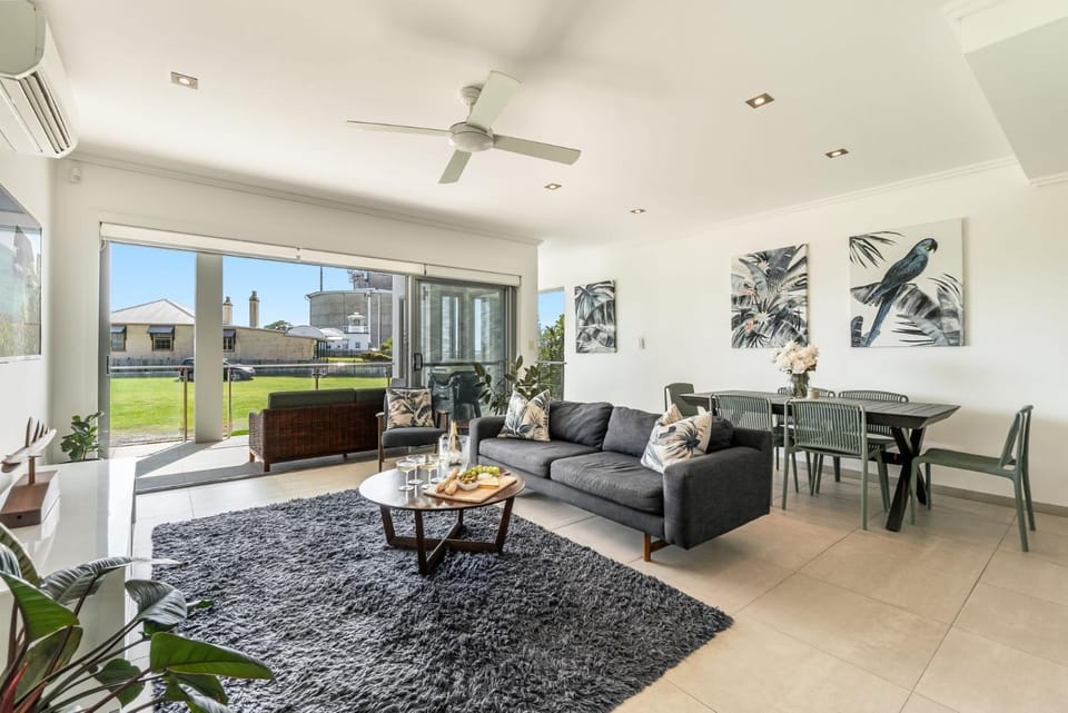 Living room, Dining area, air conditioner