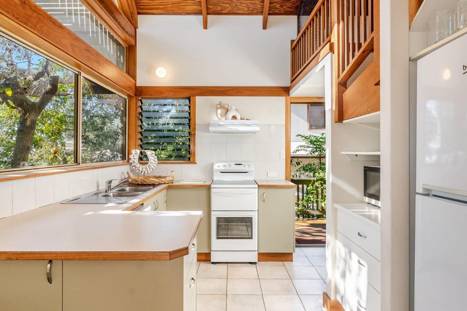 Kitchen or kitchenette, oven