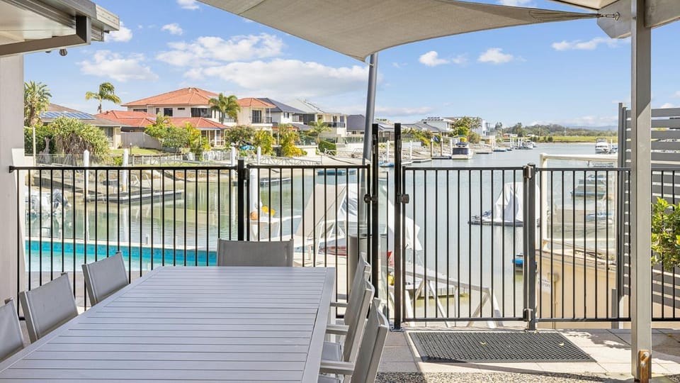 Witonga Waters - Pet Friendly Luxury Waterfront Escape with Pool & Pontoon - Holiday Yamba House in Yamba