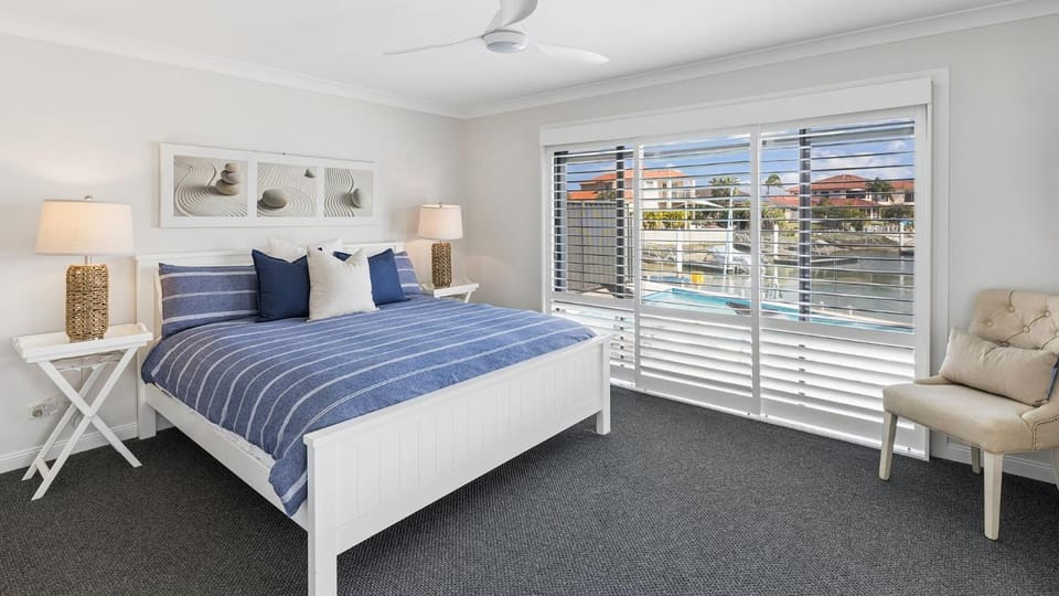 Witonga Waters - Pet Friendly Luxury Waterfront Escape with Pool & Pontoon - Holiday Yamba House in Yamba