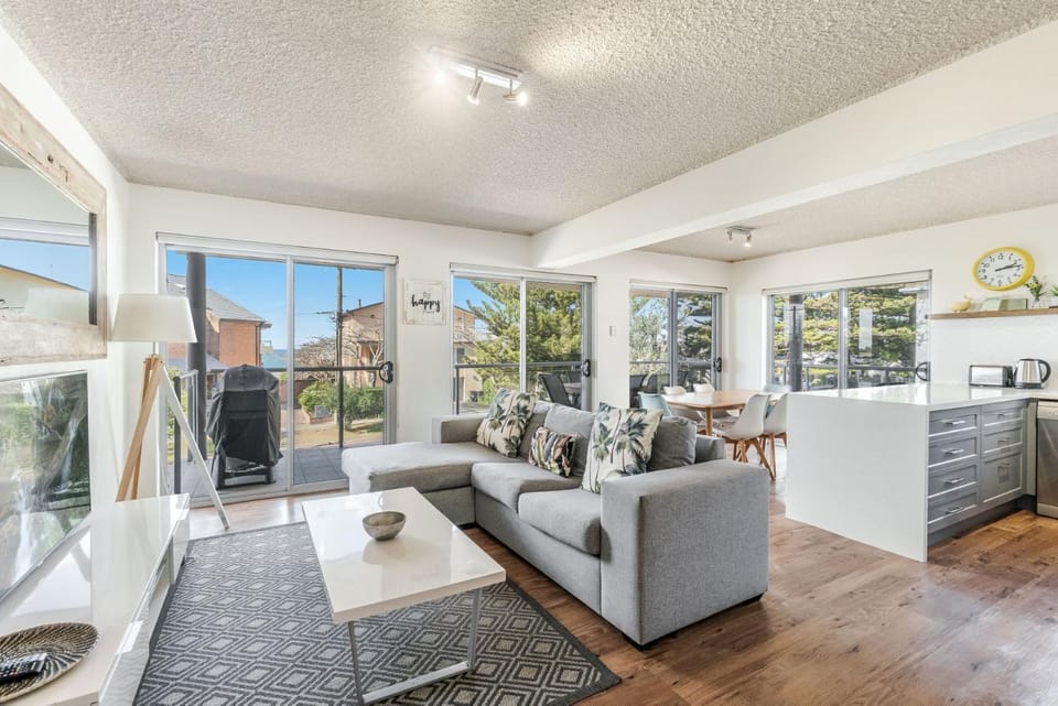 TV and multimedia, Kitchen or kitchenette, Living room