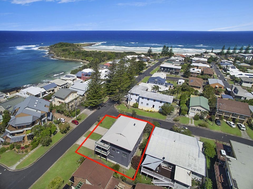 Property building, Bird's eye view, Sea view, Location
