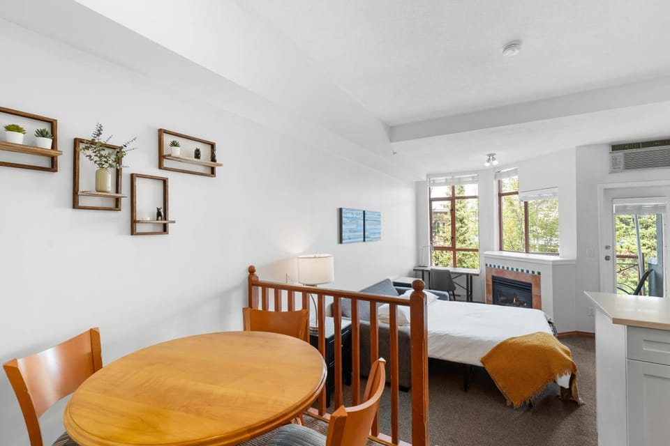 Alpenglow Lodge Family & Work Retreat by MVA Apartment in Whistler