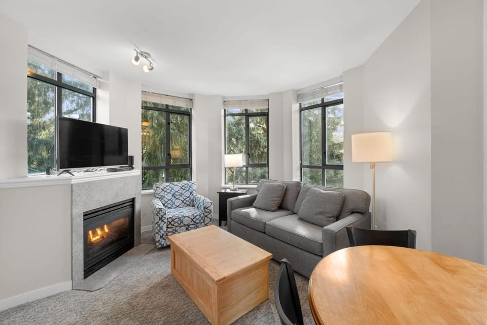 Alpenglow Lodge Two Bedroom Apartment with Private Hot Tub by MVA House in Whistler