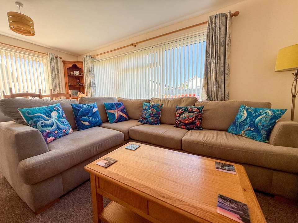 Communal lounge/ TV room, Living room