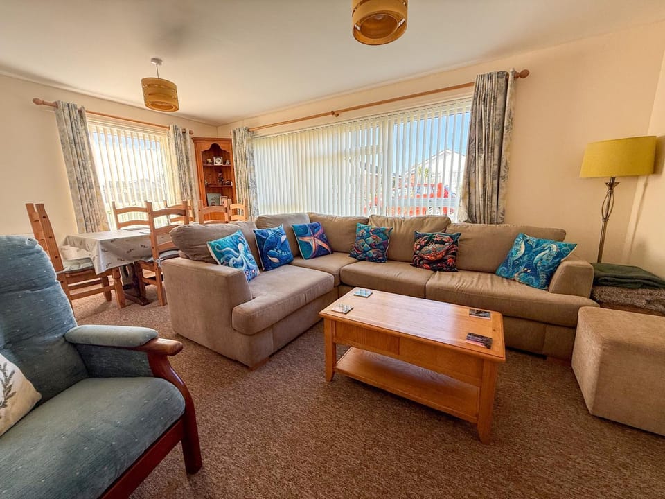 Communal lounge/ TV room, Living room