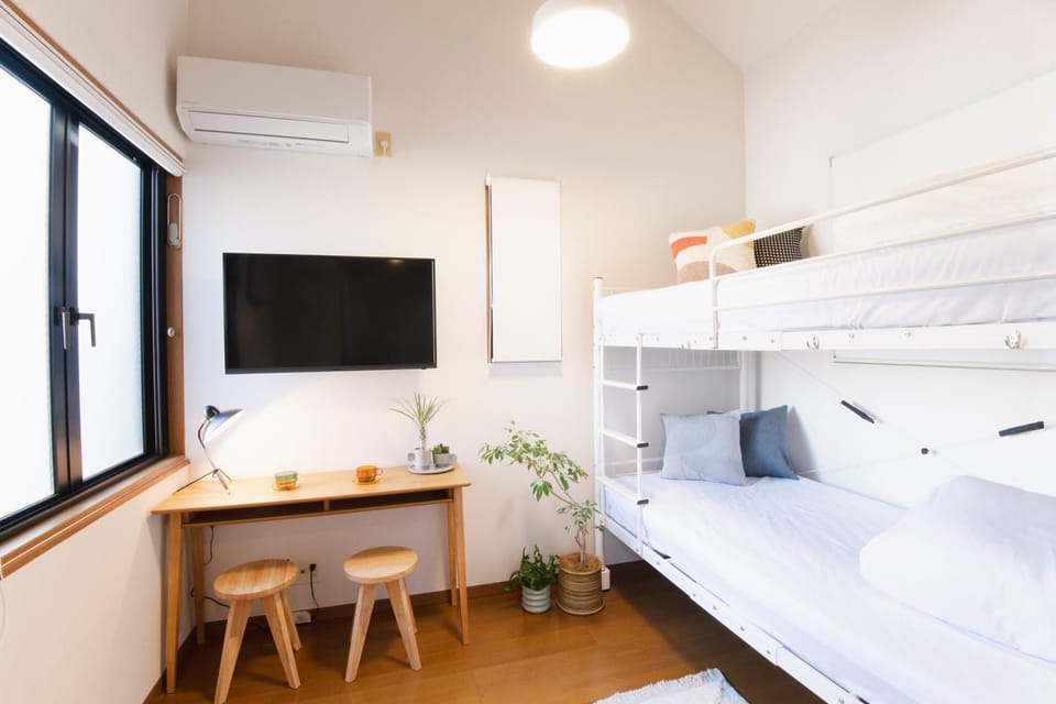 TV and multimedia, Bedroom, bunk bed, air conditioner