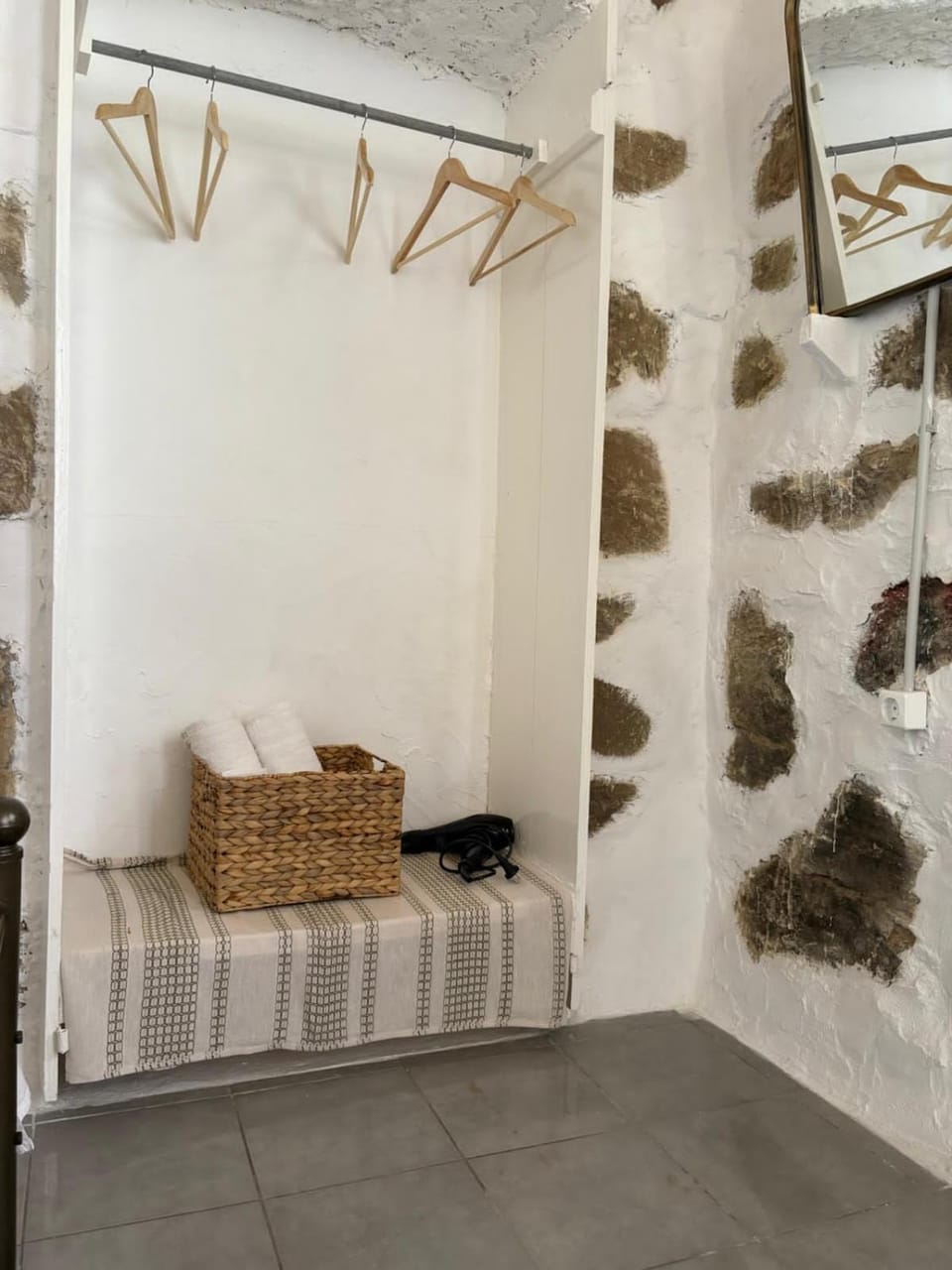 towels, wardrobe