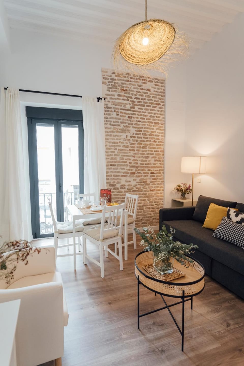 Living room, Seating area, Dining area