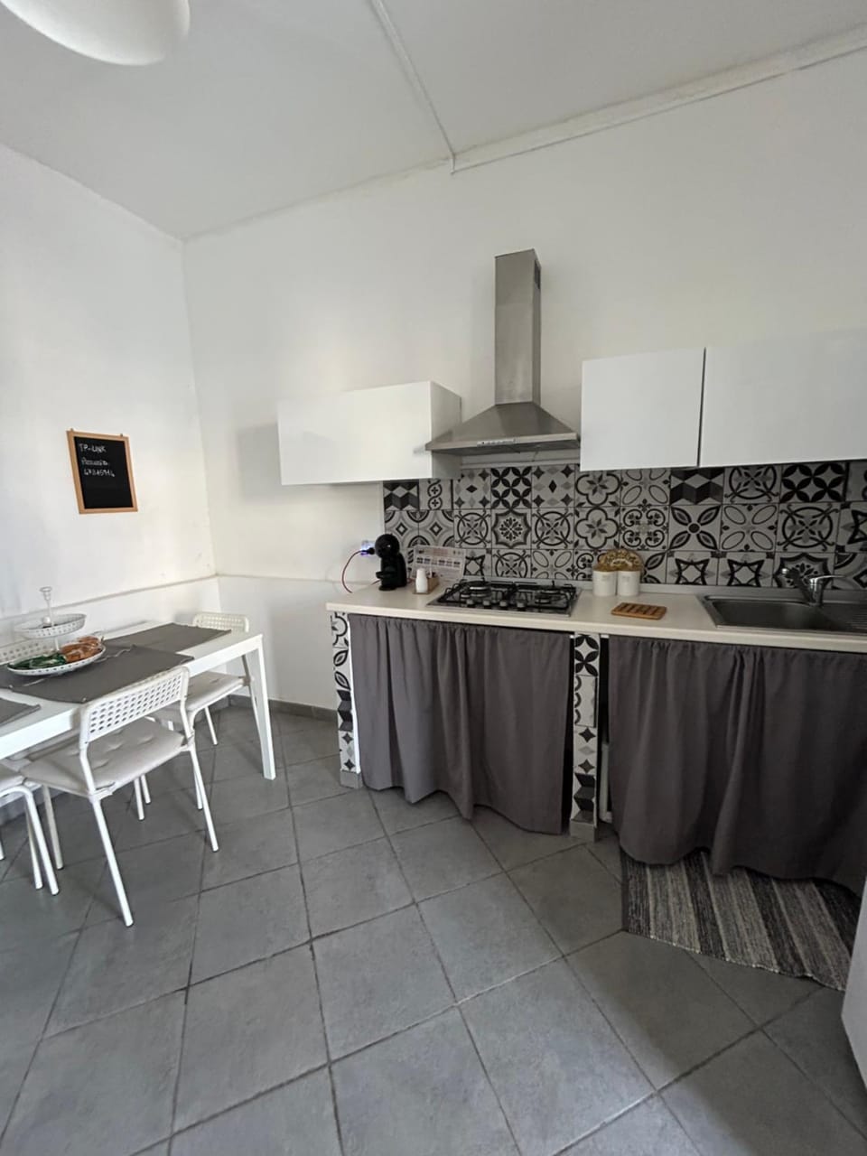 Kitchen or kitchenette, Dining area, stove