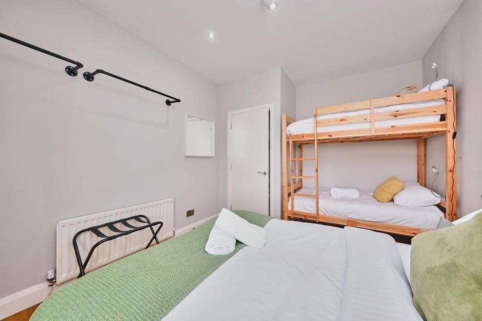 Sea View Apartment Steps to Beach - Dunluce Park 5 Apartment in Portrush