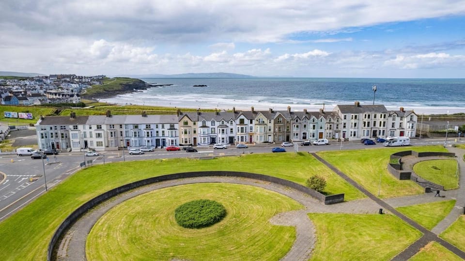 Sea View Apartment Steps to Beach - Dunluce Park 5 Apartment in Portrush