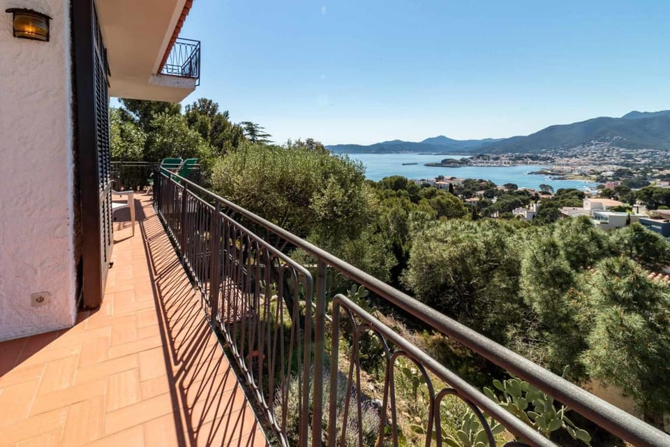 Grifeu 07 - Apartamento con vistas al mar Apartment in Alt Empordà