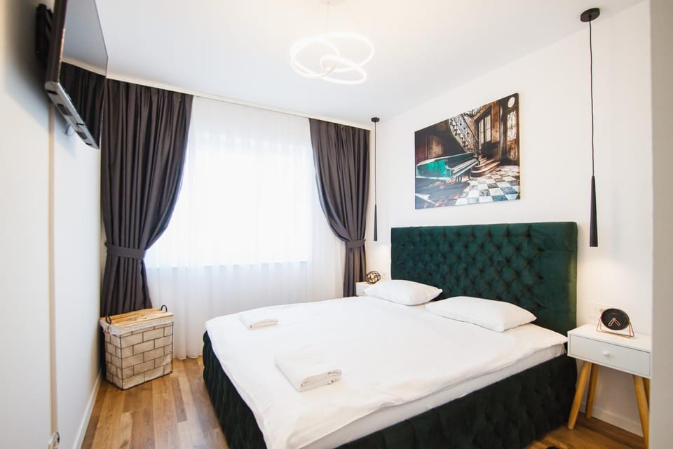 Photo of the whole room, Bedroom