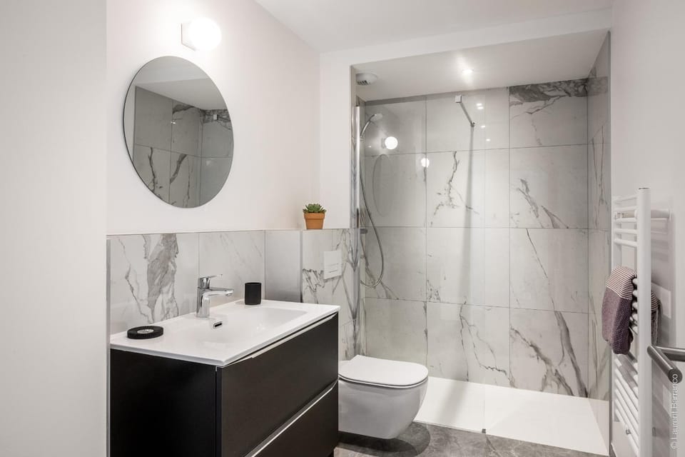 Shower, Bathroom, towels