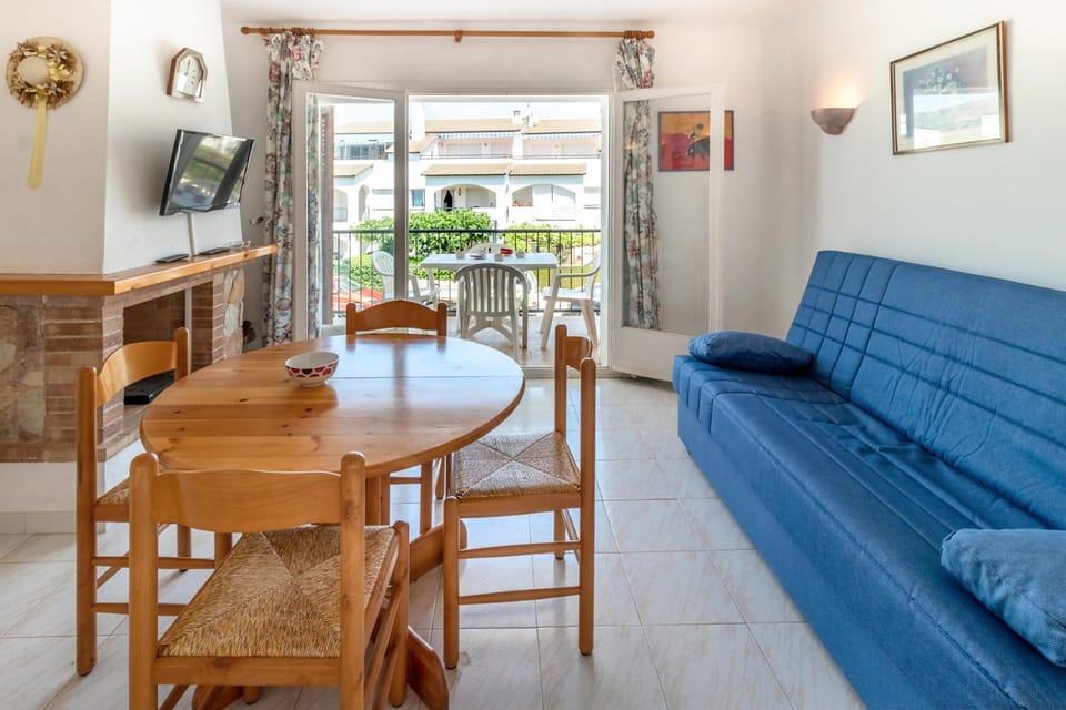 Sant Carles 25 - apartamento con terraza Apartment in Alt Empordà