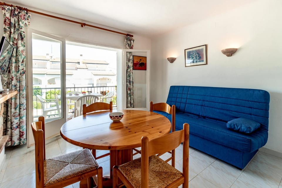 Sant Carles 25 - apartamento con terraza Apartment in Alt Empordà