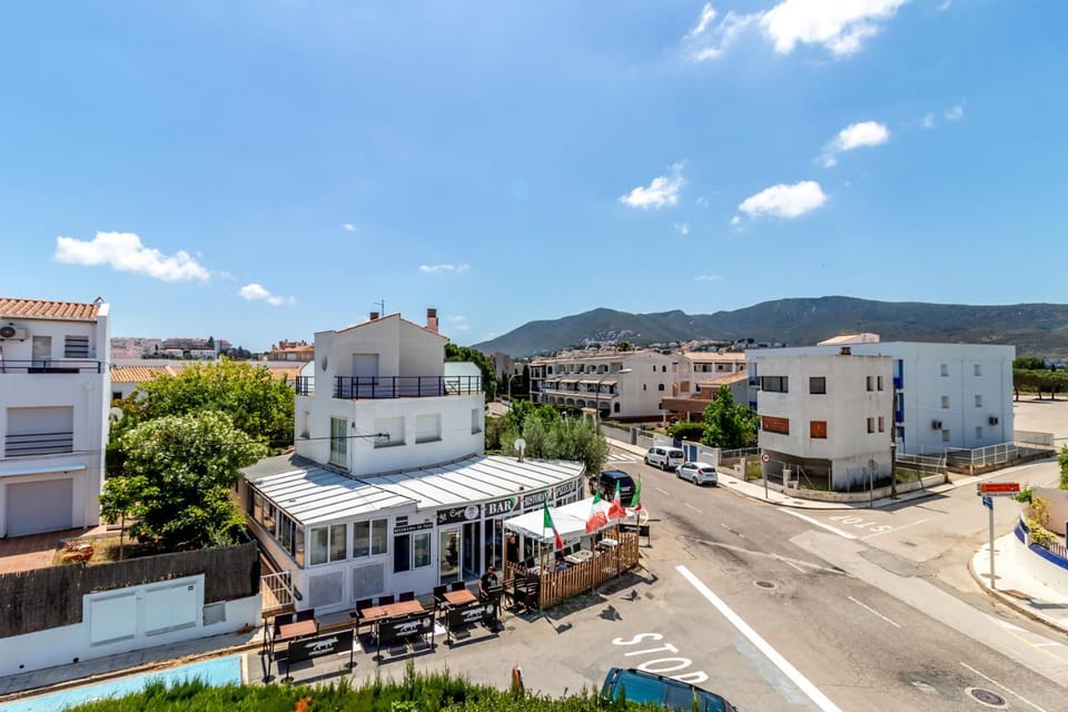 Sant Carles 27 - Ático con terraza Apartment in Alt Empordà