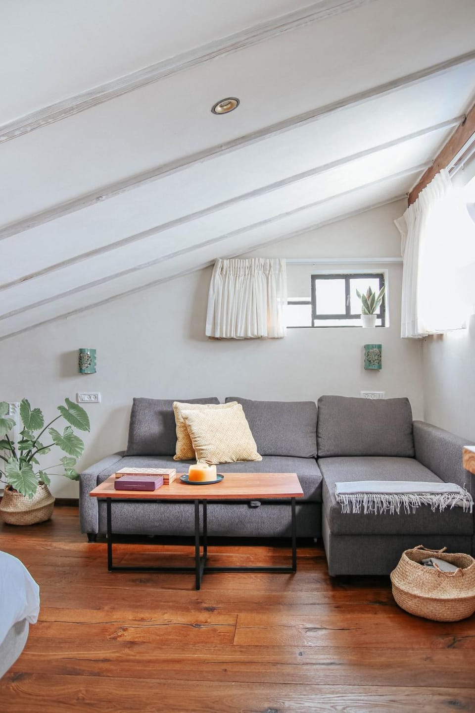 תניא Apartment in North District