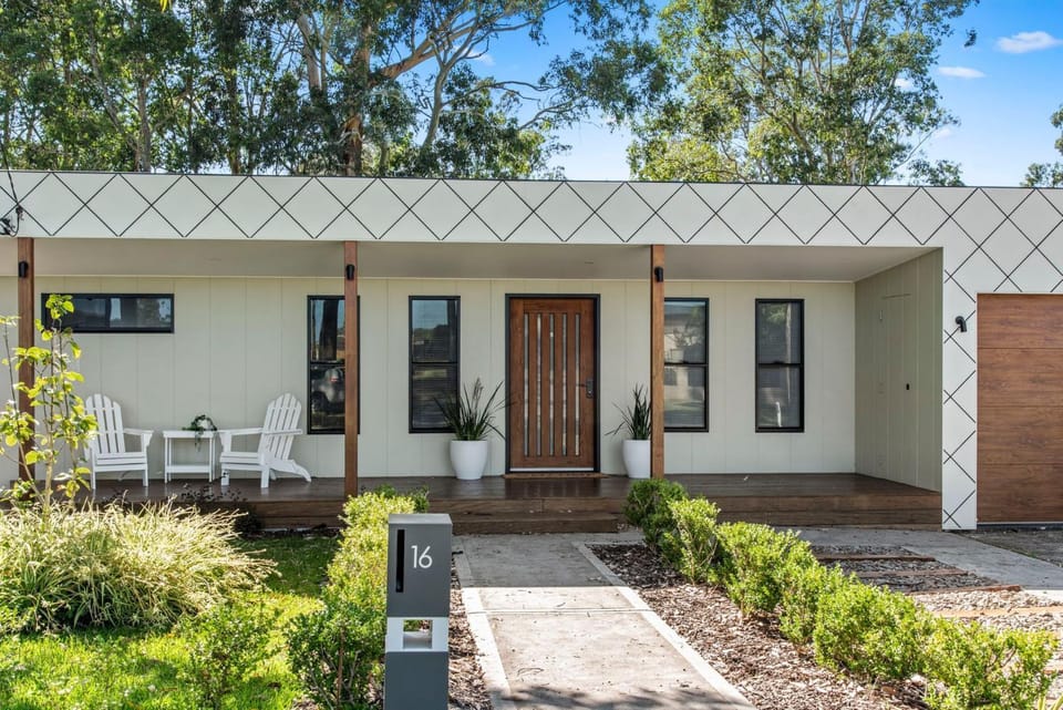 Edge Water - Belle Escapes Jervis Bay House in Saint Georges Basin