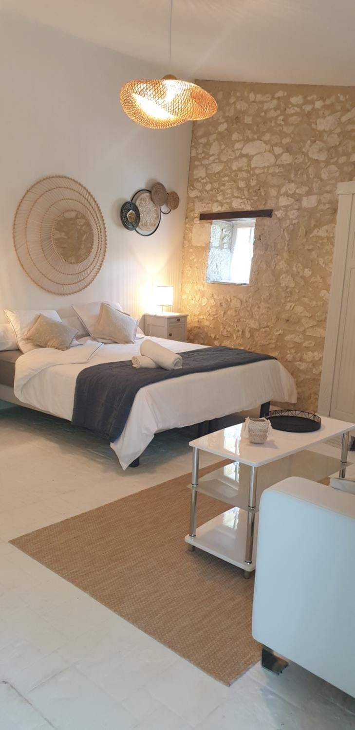 Bed, Photo of the whole room, Bedroom