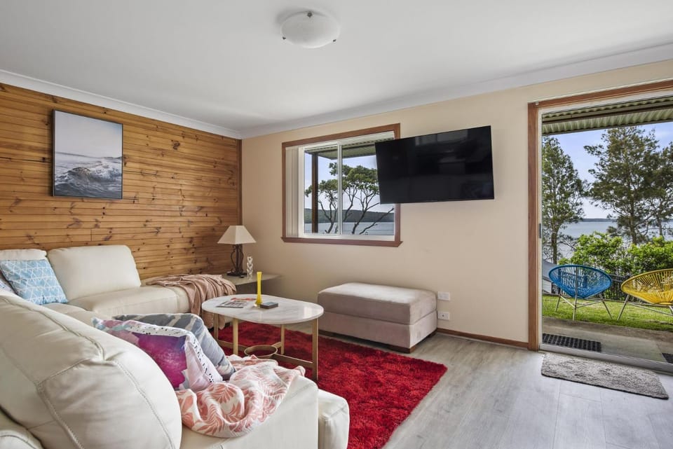 Waters Edge - Belle Escapes Jervis Bay House in Saint Georges Basin