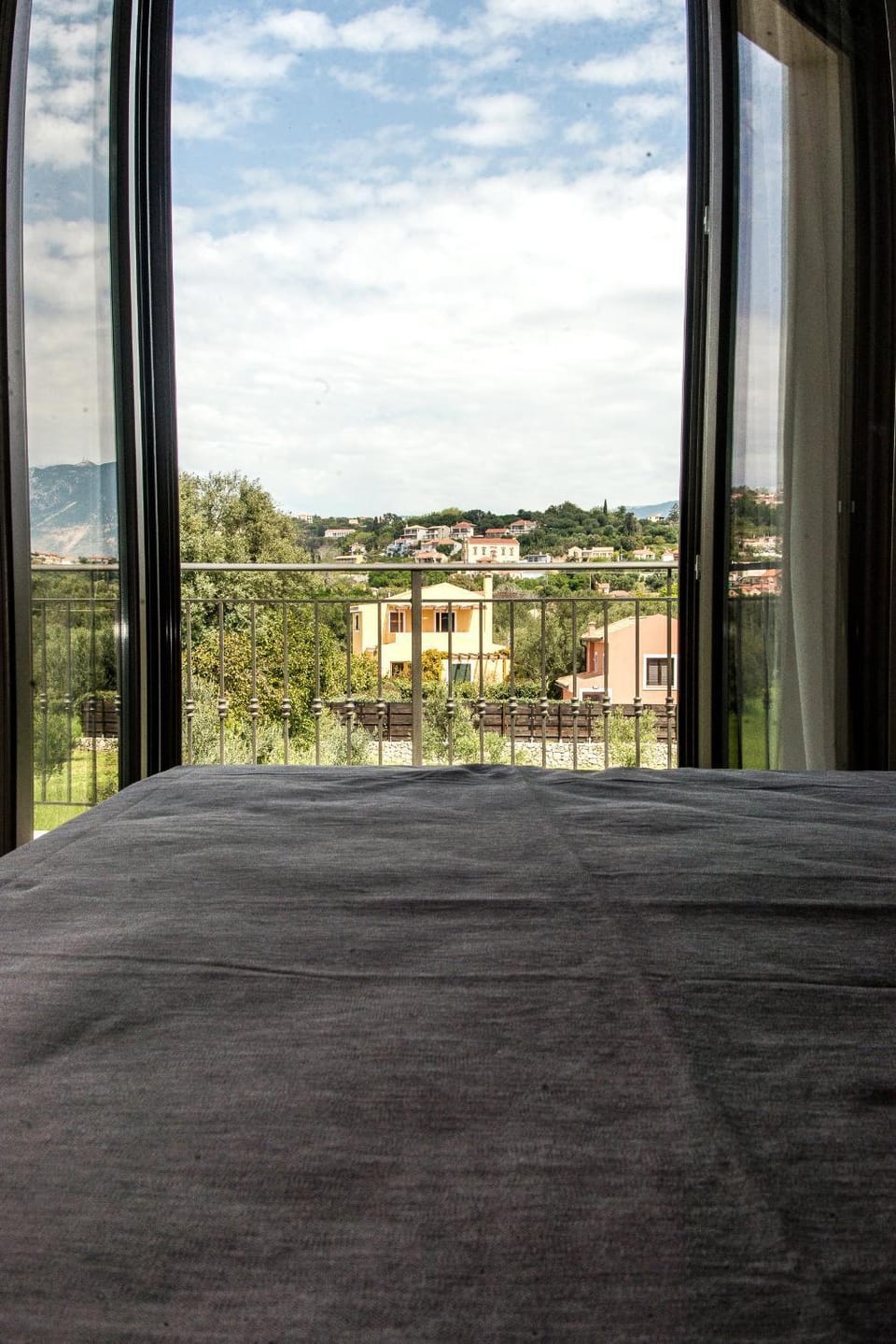 Bed, Bedroom, Street view