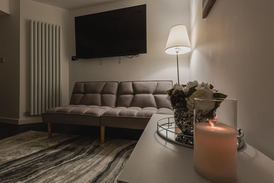 Communal lounge/ TV room, TV and multimedia, Living room, Seating area