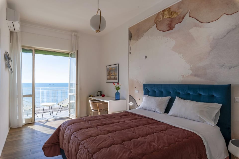 Bed, Natural landscape, Balcony/Terrace, Photo of the whole room, Decorative detail, Bedroom, Sea view, air conditioner
