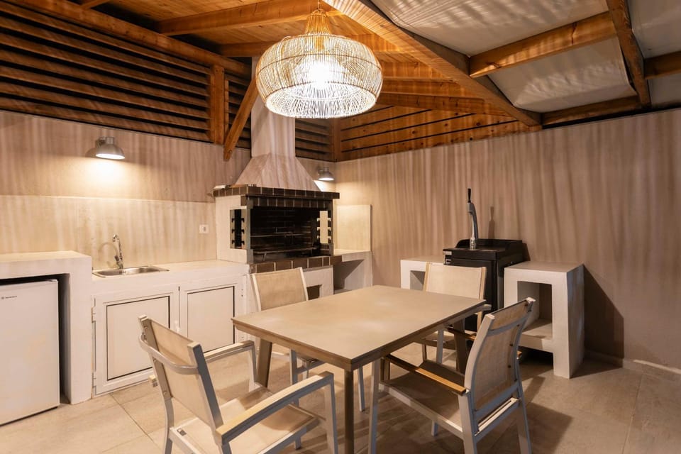 BBQ facilities, Seating area