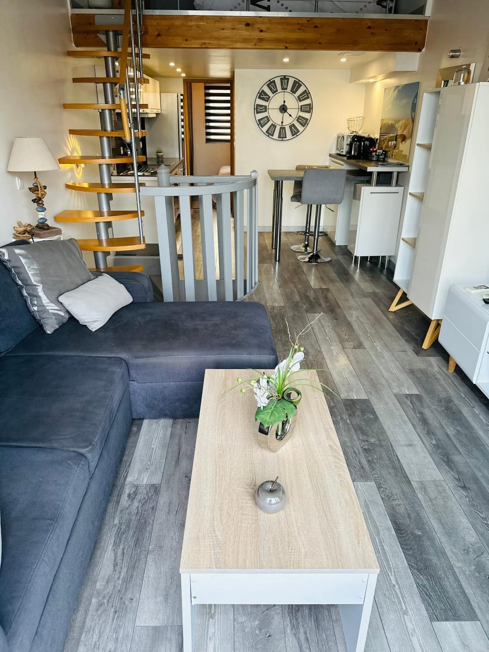 Kitchen or kitchenette, Living room, Dining area