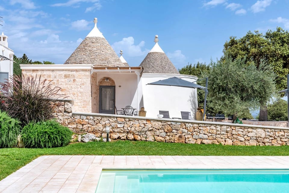 Property building, Pool view