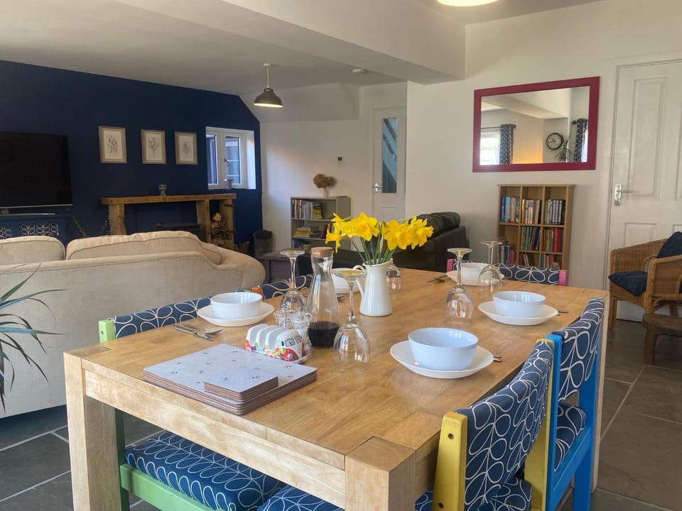 Seating area, Dining area