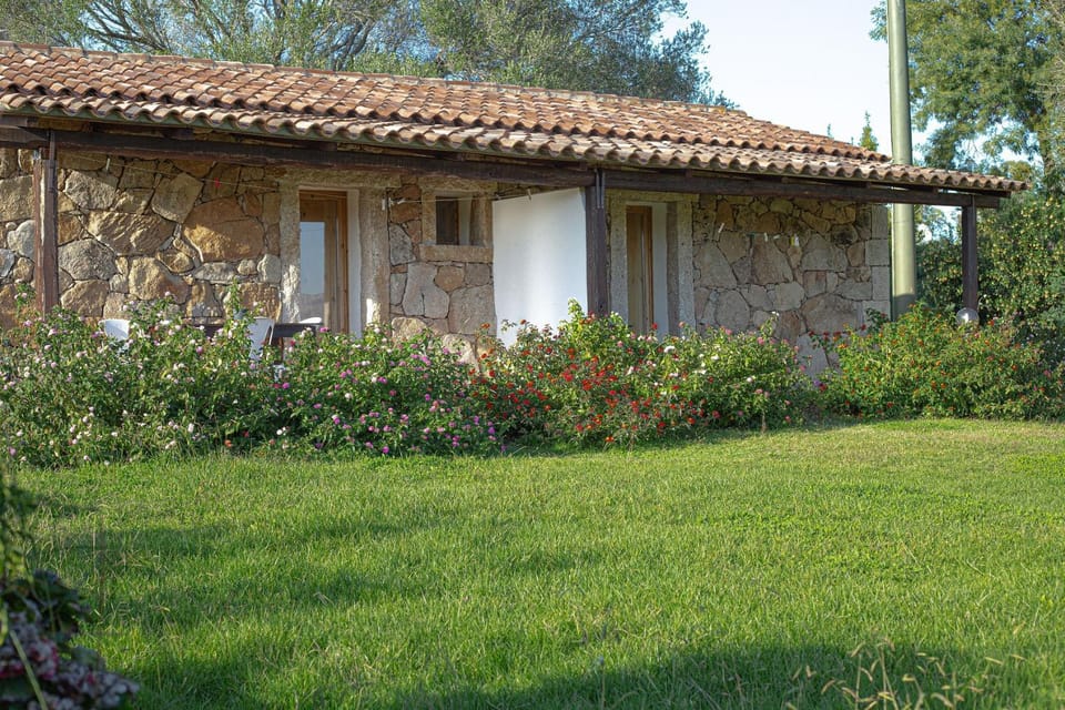 Property building, Day, Garden, Garden, Garden view