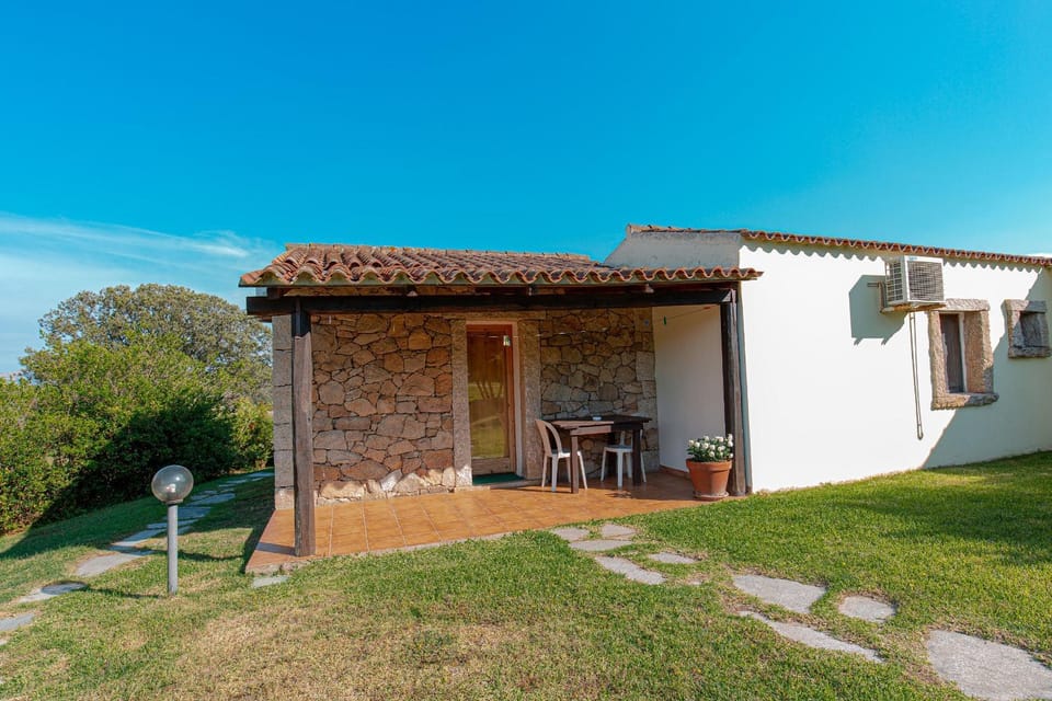 Property building, Day, Garden, Garden view