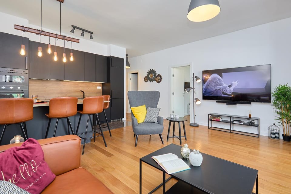 TV and multimedia, Living room, Seating area, Dining area
