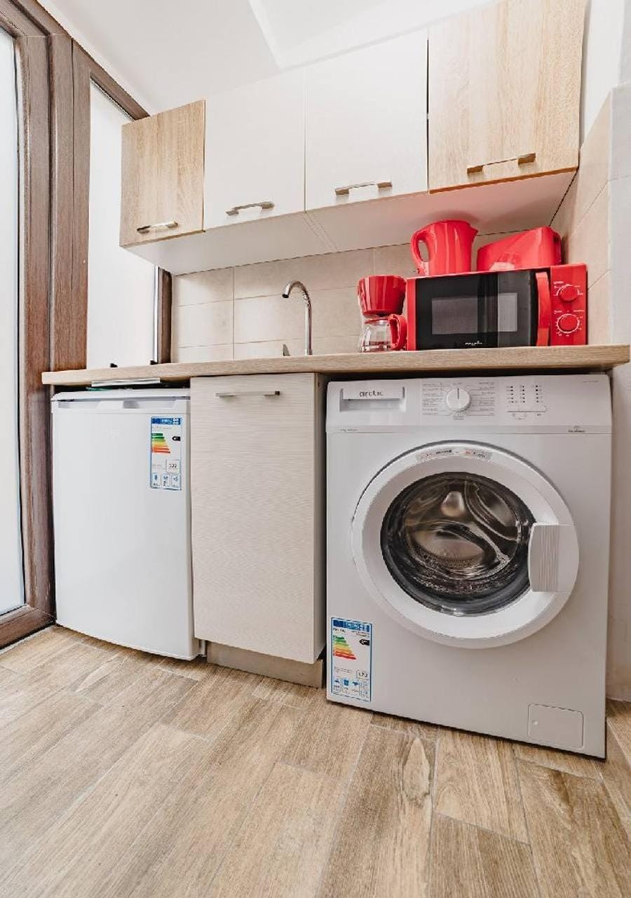 Coffee/tea facilities, Kitchen or kitchenette, minibar, stove, toaster, washing machine, dryer