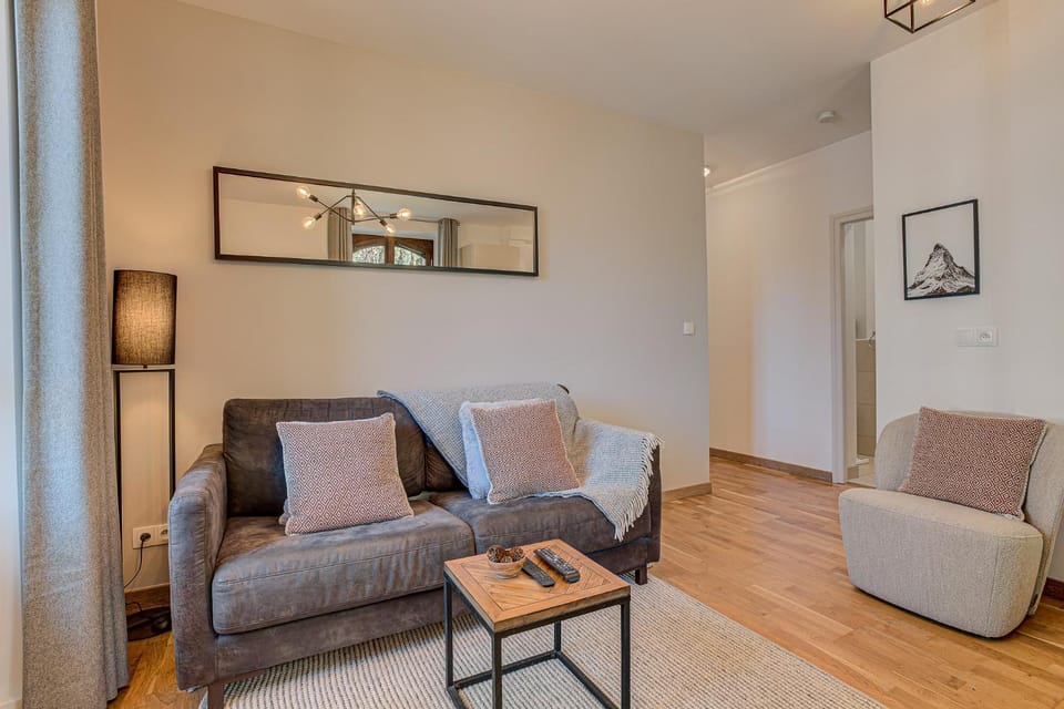 Living room, Seating area, air conditioner