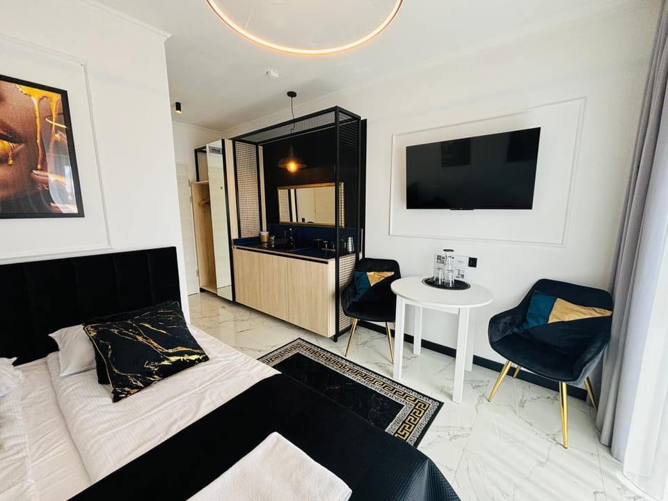 Bed, Kitchen or kitchenette, Living room, Bedroom