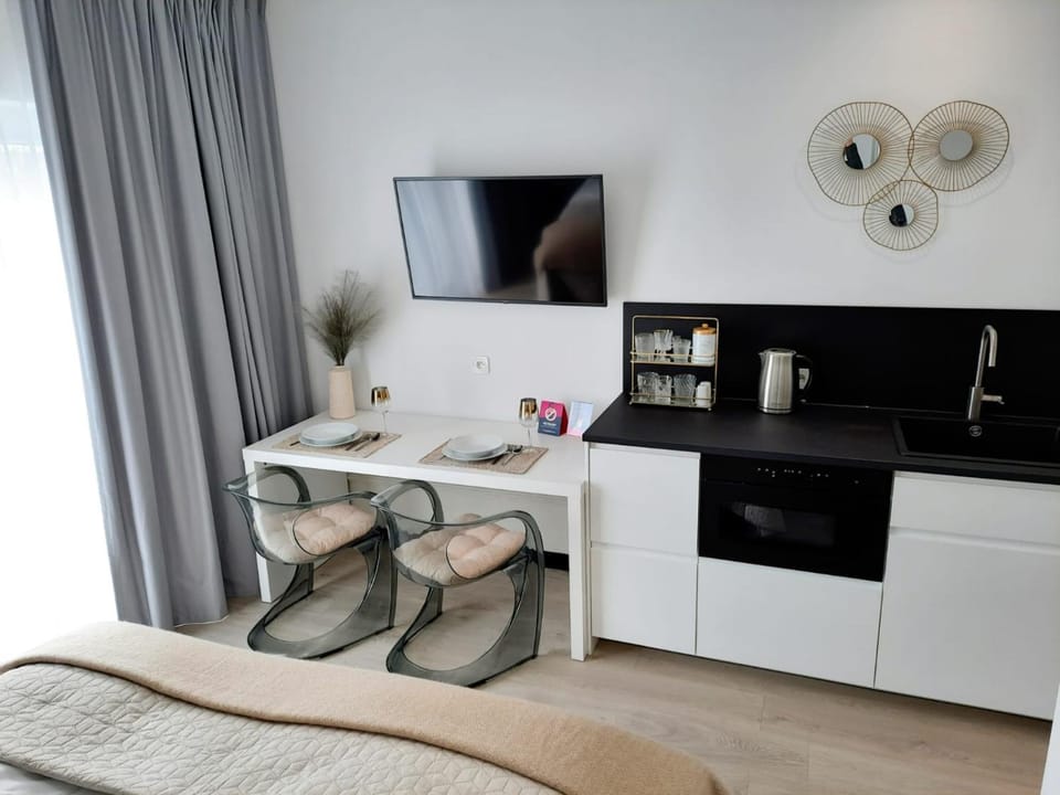 TV and multimedia, Coffee/tea facilities, Kitchen or kitchenette, Dining area, hair dresser, minibar