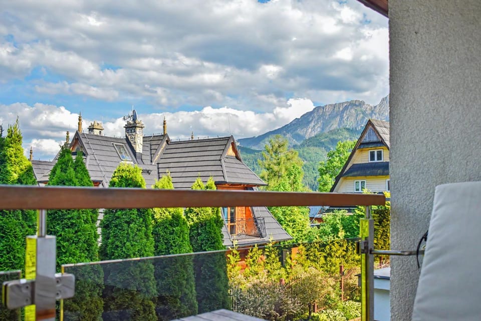Day, Natural landscape, View (from property/room), Balcony/Terrace, Mountain view