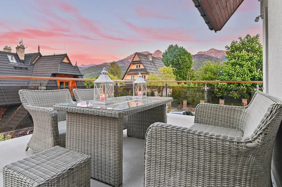Day, Natural landscape, View (from property/room), Balcony/Terrace, Seating area, Mountain view