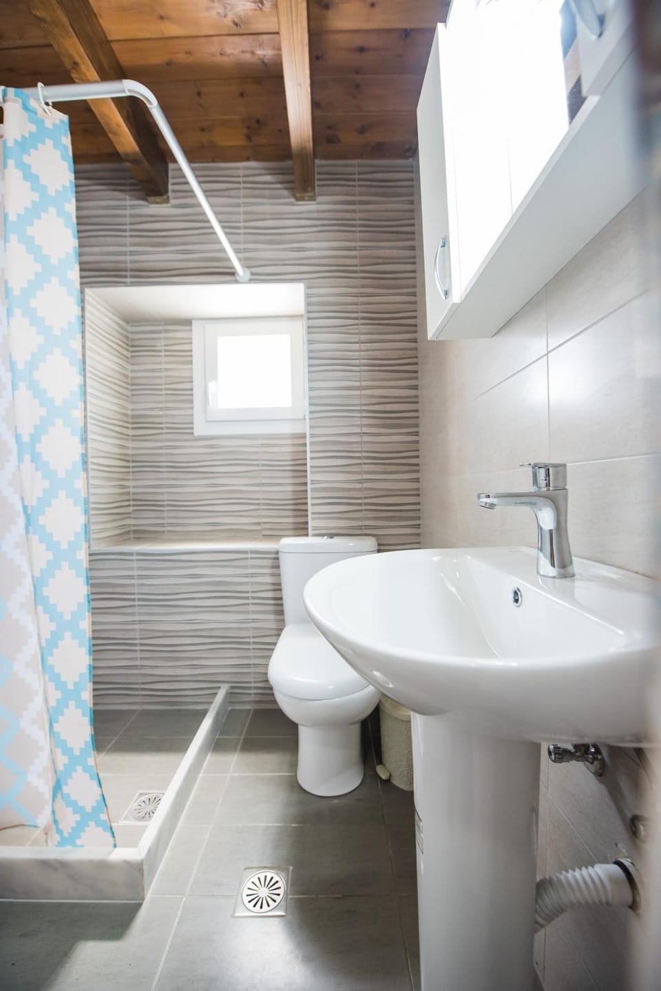 Shower, Toilet