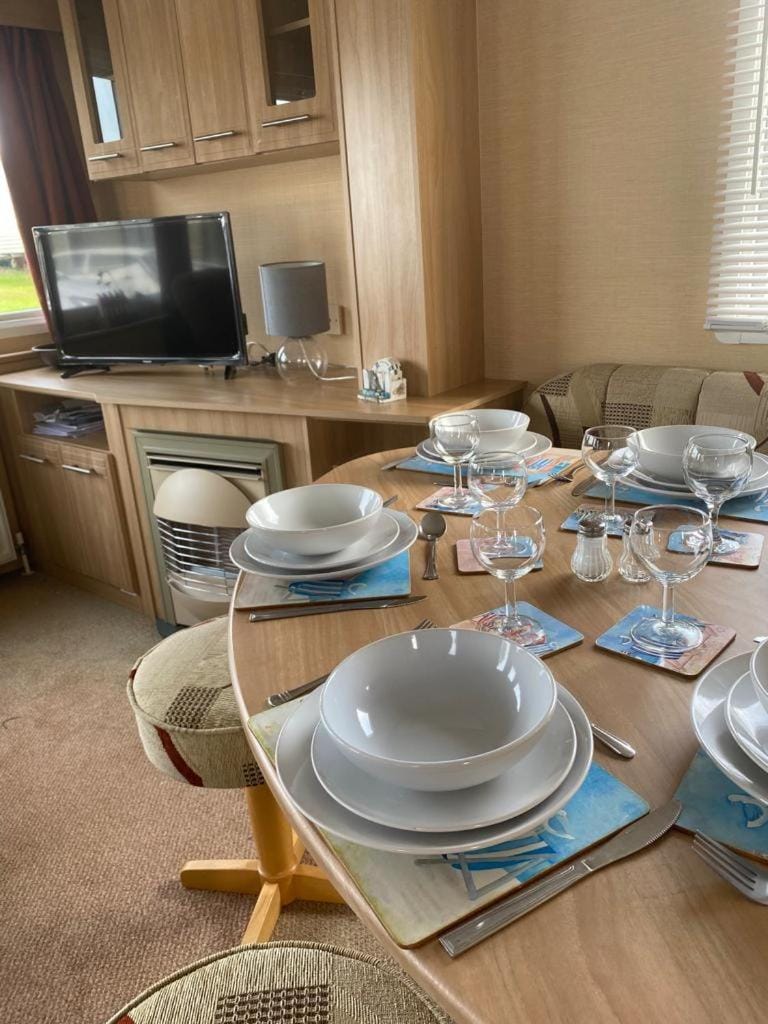Comfy 2 bed holiday caravan Apartment in Whitstable