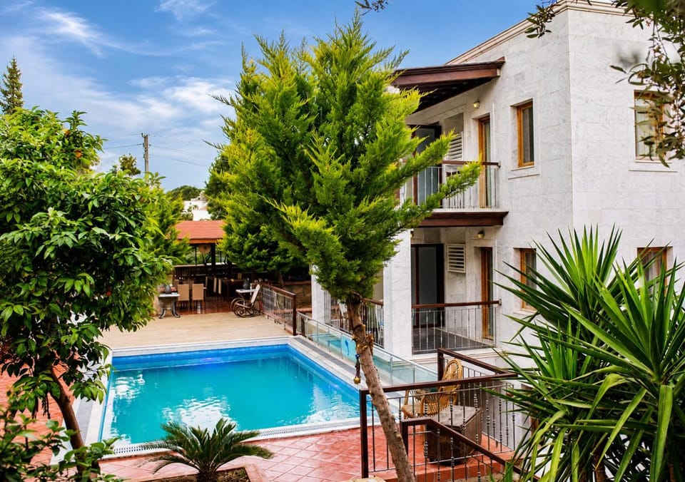 Property building, Swimming pool
